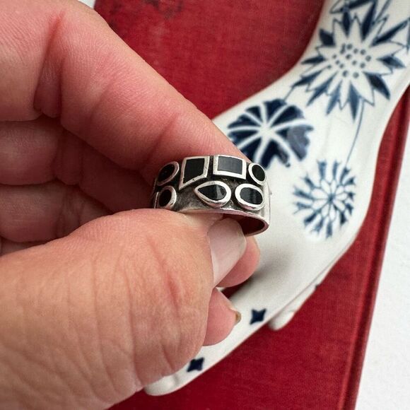 Unique Silver Plated Onyx Ring Size 7 - Picture 1 of 6